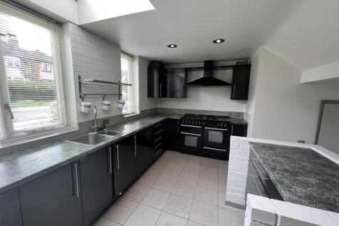32 Grange Road kitchen 2.JPG