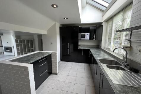32 Grange Road kitchen.JPG