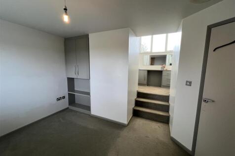 32 Grange Road bed 1.1.JPG