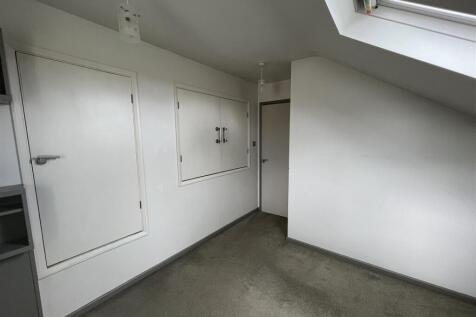 32 Grange Road bed 2.1.JPG