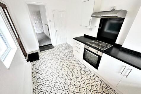 Kitchen (2) .JPG