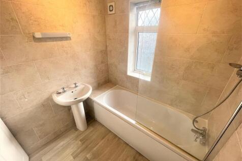 Bathroom (2).JPG