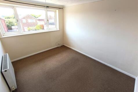 Bedroom 1.jpg