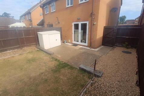 Rear Garden (2) .jpg