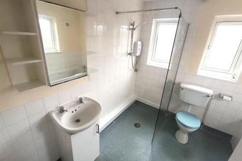 Bathroom (1).jpg