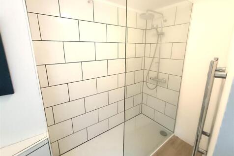 Bathroom (2) .jpg