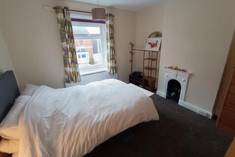 Bedroom 1.jpg