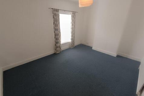 Bedroom 1 .jpg