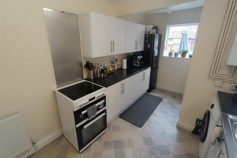 Kitchen (1) .jpg