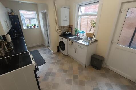 Kitchen (2) .jpg