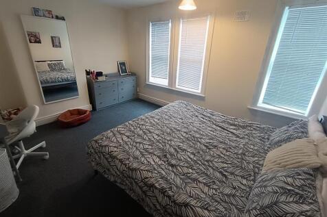 Bedroom 1.jpg
