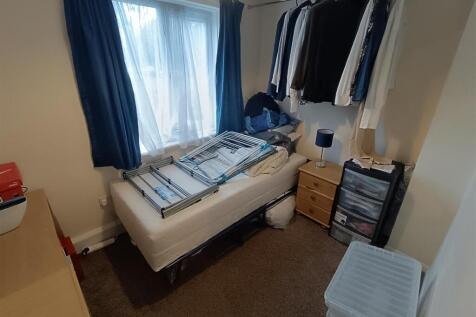 Bedroom 2 .jpg