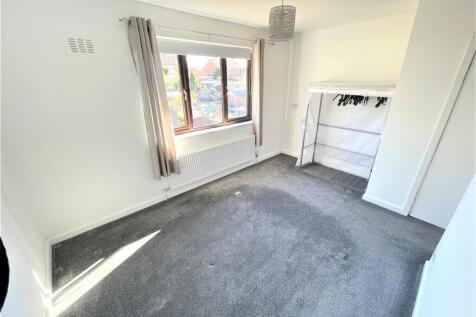 99 Pytchley Bedroom 1.JPG