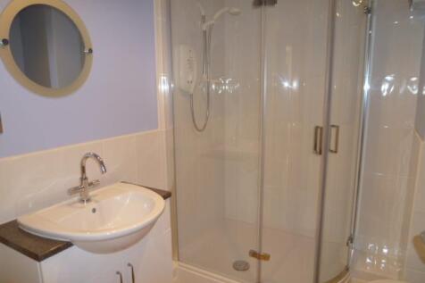 6 Eskdaill Place showerroom.JPG