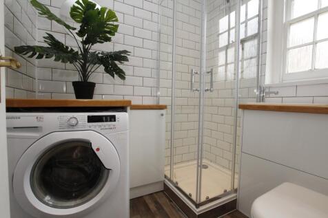 Bathroom NEW.JPG