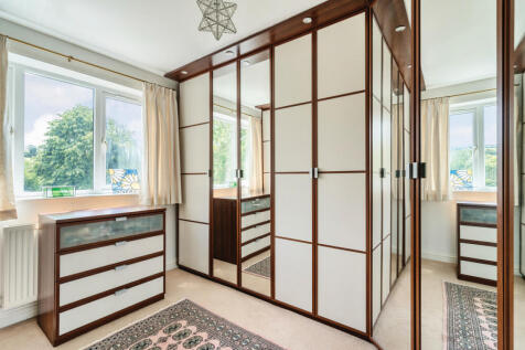 Dressing Room Bed 1