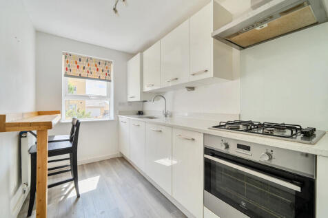 Kitchen/Dining Bar