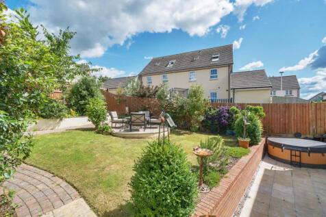 Garden With Hot Tub