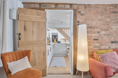 Through To Kitchen