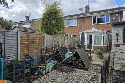 285 boothferry road garden shot.jpg