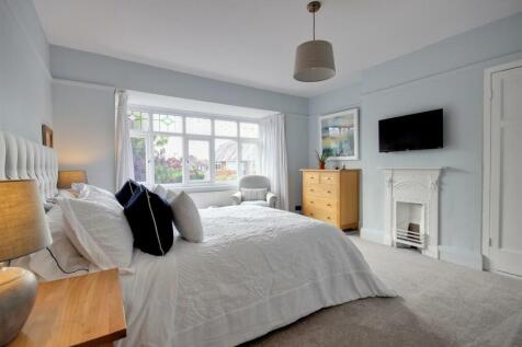 Priory Crescent (16).jpg