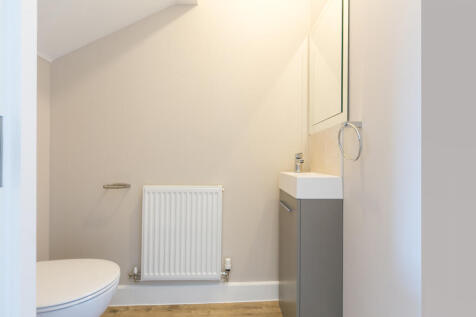 Cloakroom/wc