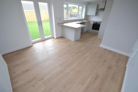 LOUNGE INTO KITCHEN