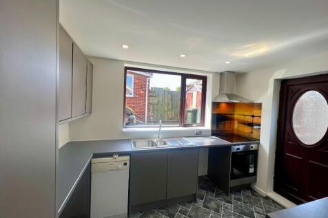 FITTED KITCHEN