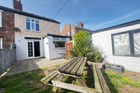 ENCLOSED REAR GARDEN