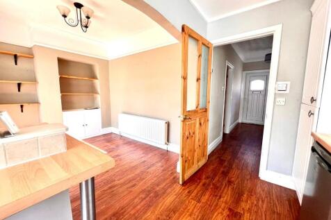 KITCHEN TO DINER