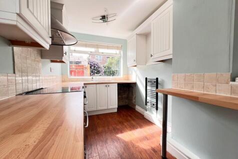 FITTED KITCHEN