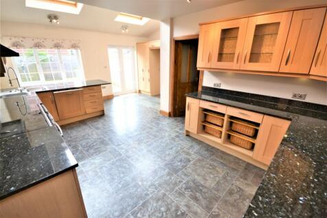KITCHEN / DINER