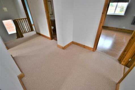 1ST FLOOR LANDING