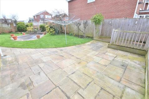 LARGE PATIO AREA