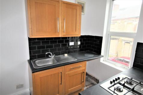 FITTED KITCHEN