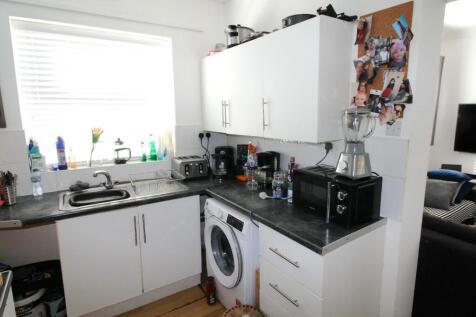 FITTED KITCHEN