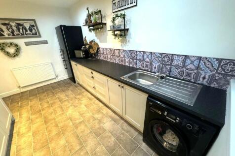 FITTED KITCHEN