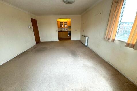 LOUNGE INTO KITCHEN