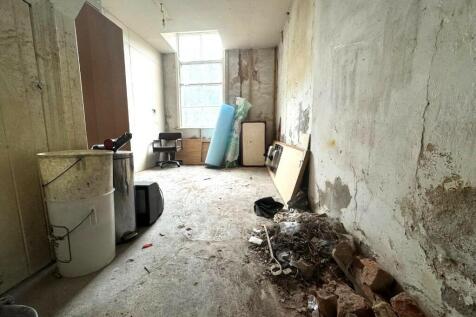 BASEMENT ROOM