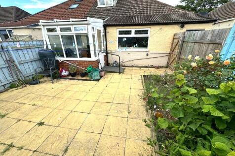ENCLOSED REAR GARDEN