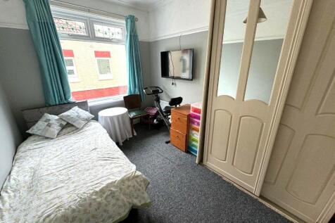 BEDROOM 2 