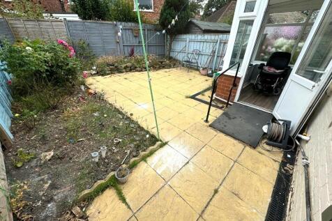 ENCLOSED REAR YARD