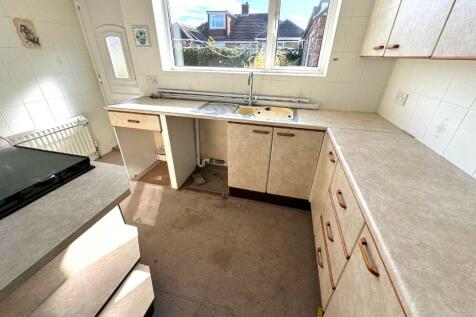 FITTED KITCHEN