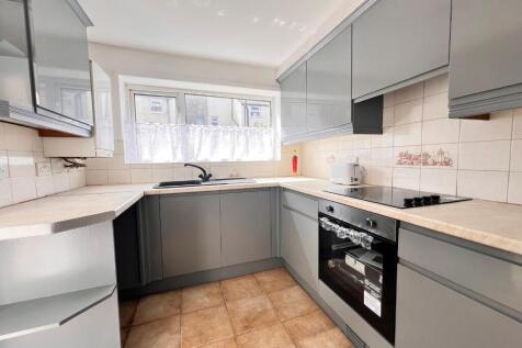 FITTED KITCHEN