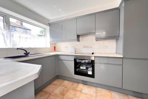 FITTED KITCHEN
