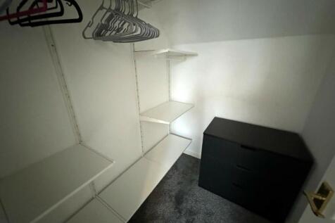 WALK IN WARDROBE