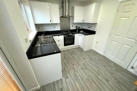 FITTED KITCHEN