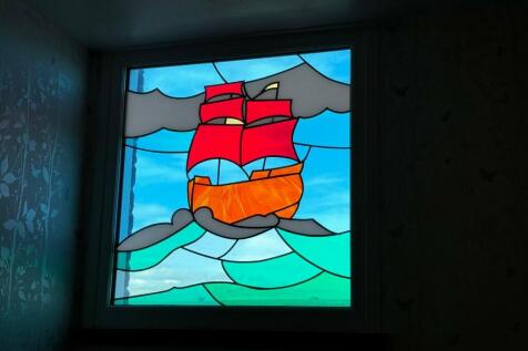 FEATURED WINDOW