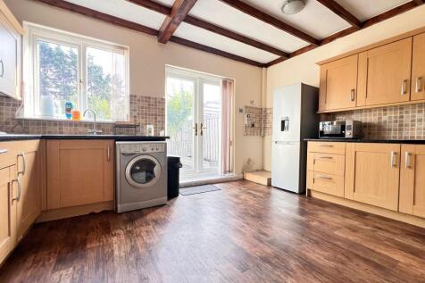 FITTED KITCHEN/DINER