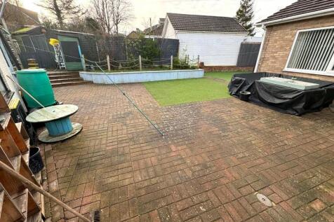 LARGE PATIO